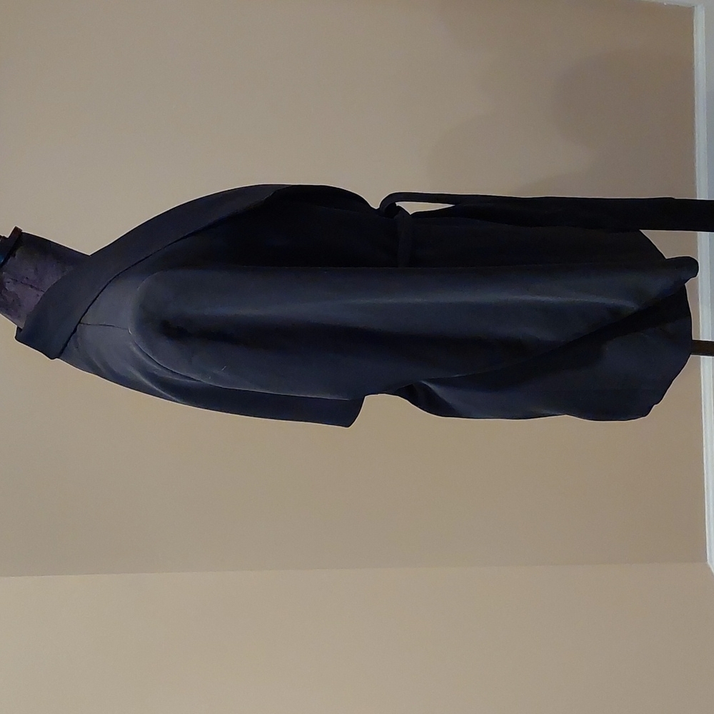 A Woman's Coat - Picture 3 of 5